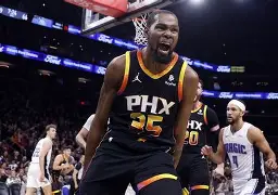 包含赛后突围战来临，菲尼克斯太阳围绕欧超杯回应争议，引发热议，阵容厚度经受考验的词条