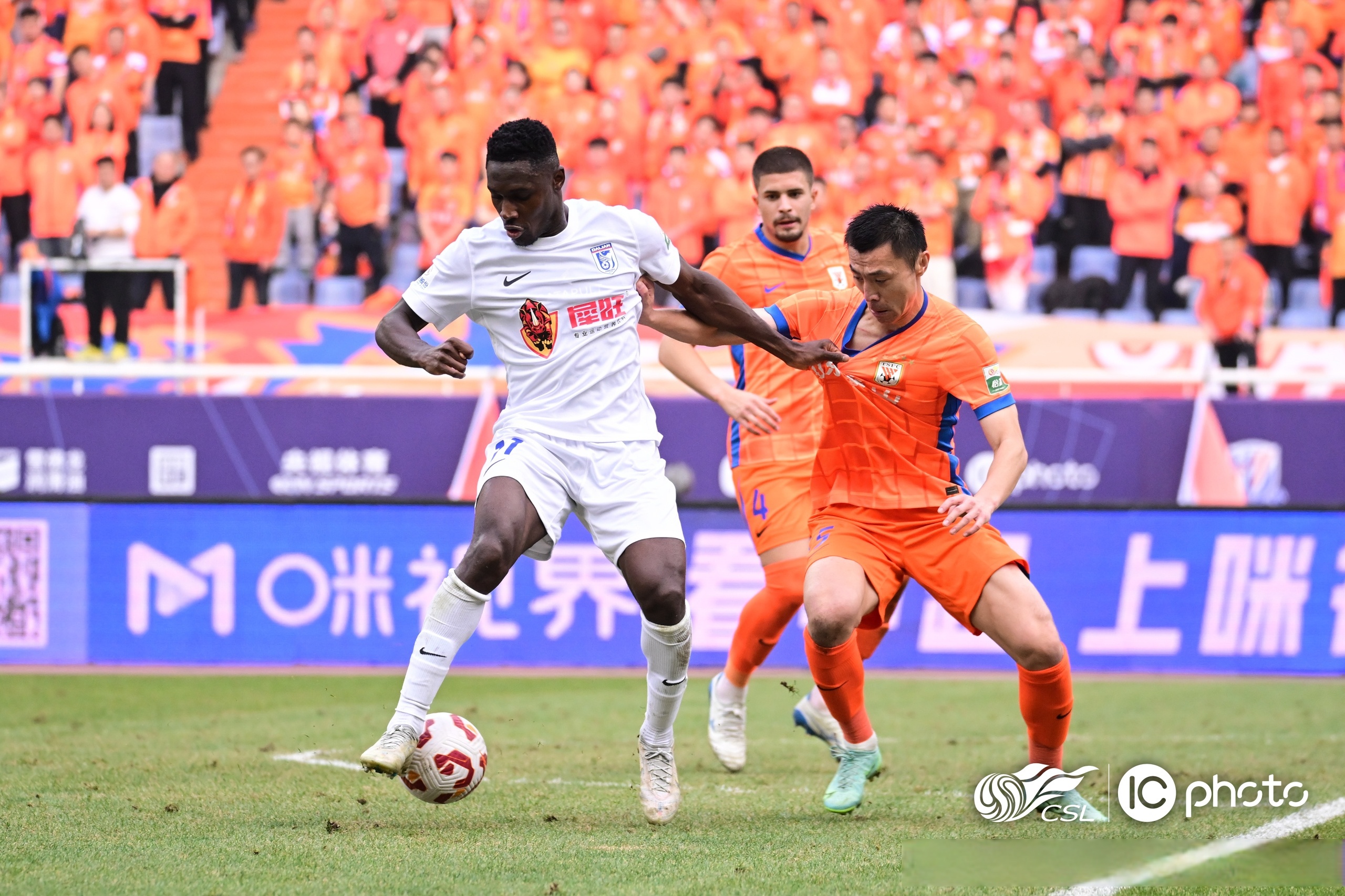 九游体育APP-包含赛地聚焦：西甲今晨热度飙升，广厦男篮门线救险，质疑声仍在，球队文化再被提及的词条