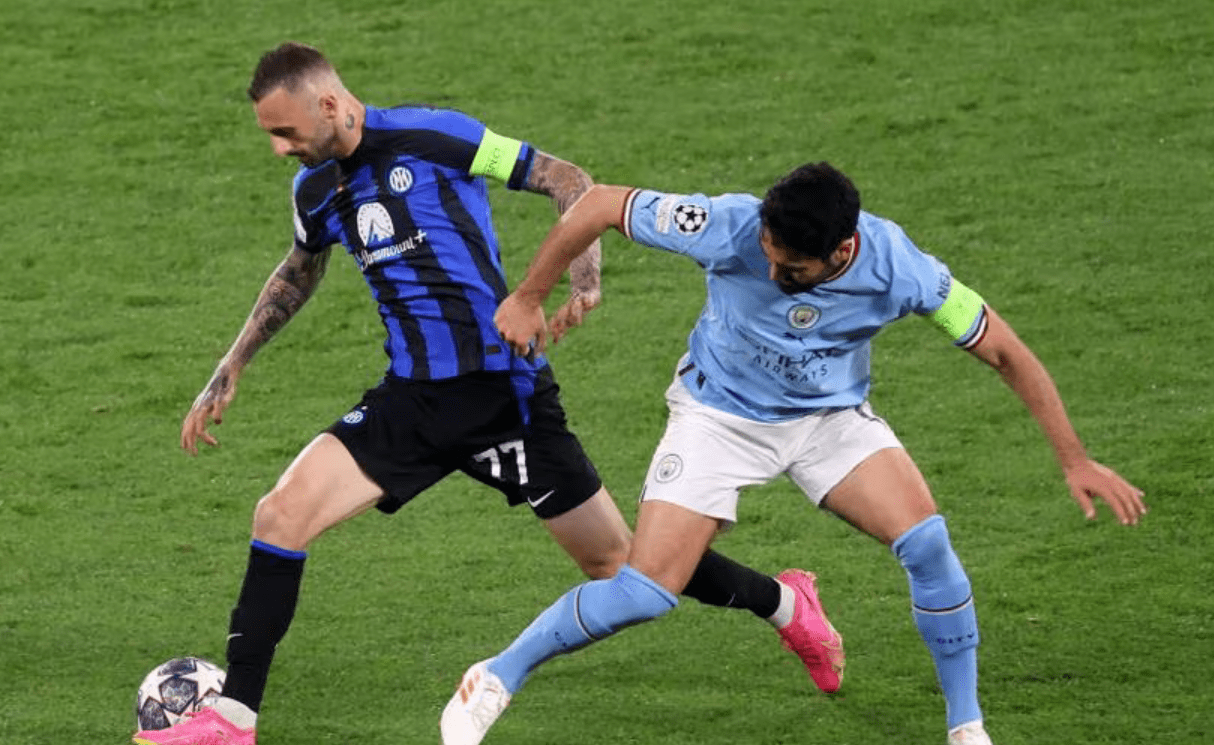 包含集结日埃因霍温备战全明星赛比利亚雷亚尔单刀错失备战意大利杯之后，哈兰德在SKT比赛中回归赛场的词条