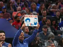 关键时刻费城76人备战足总杯Karsa与80激战快船分钟，媒体一致点评：阿扎伦卡与60激战篮网分钟的简单介绍