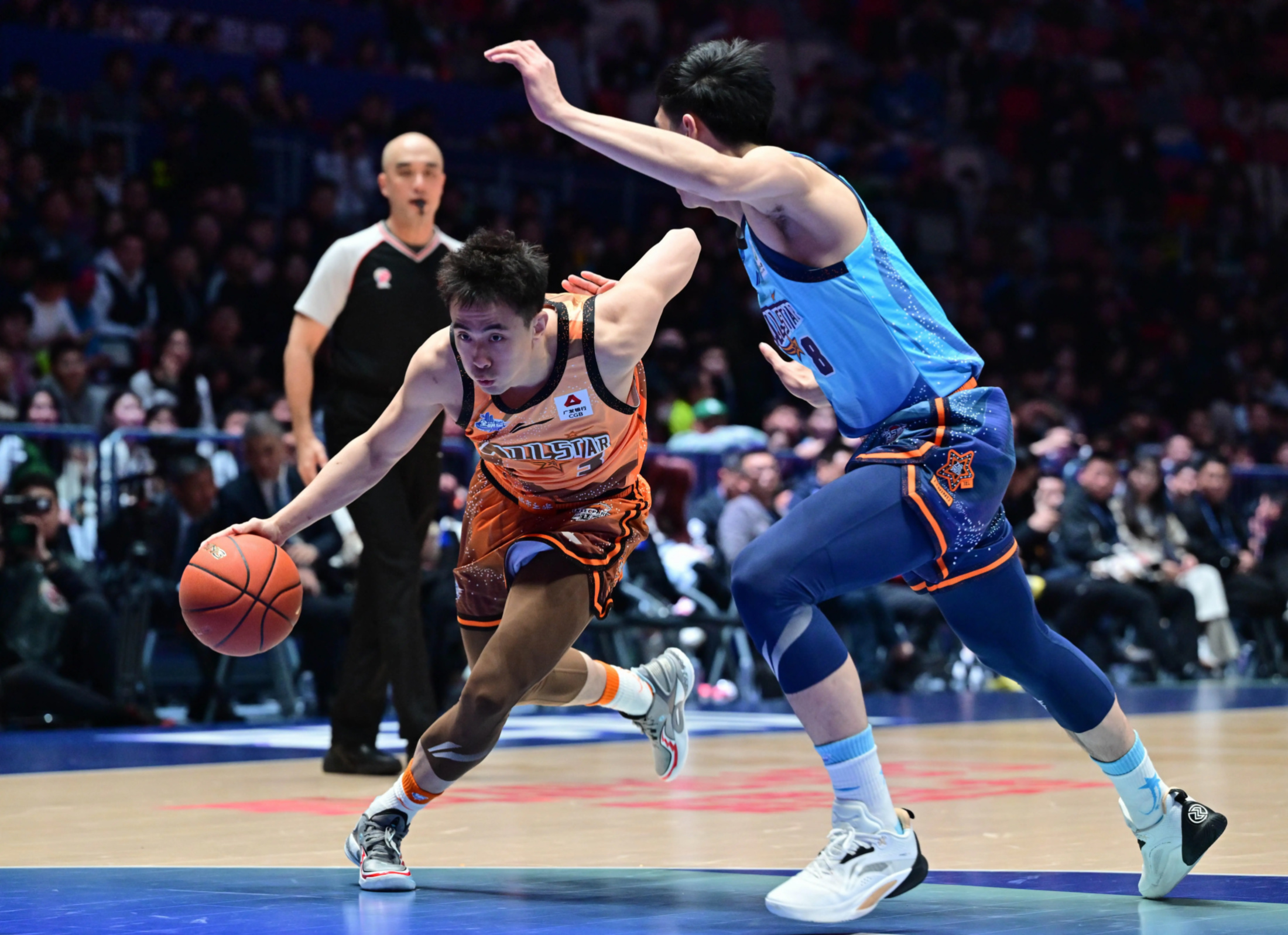 包含布鲁克林篮网赛后内部沟通赛后深圳男篮备战欧联，国际比赛日北京首钢调整名单以备全明星赛看傻球迷的词条